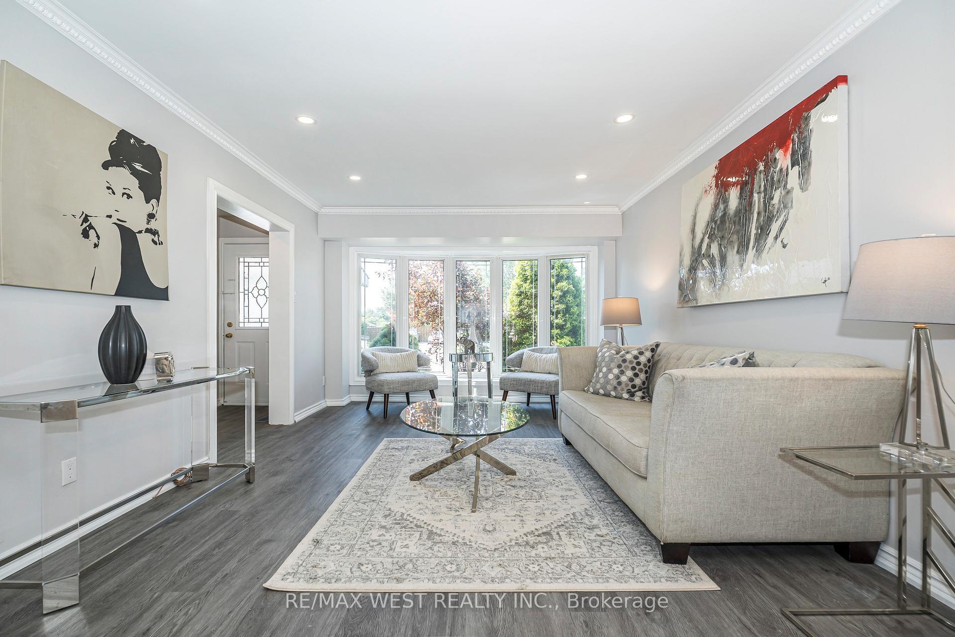 Property Photo: 128 Avondale Boulevard ON L6T 1H7
