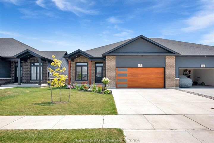 Photo de la propriété:  12 Duskridge Road  ON N7L 0G7 
