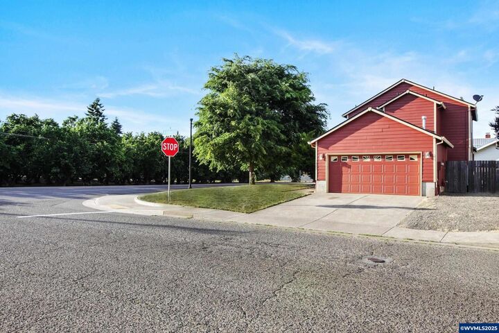 Property Photo: 14665 Orchard Av NE OR 97002