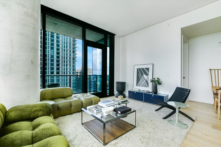 Property Photo: 610 Davis Street 1902 TX 78701