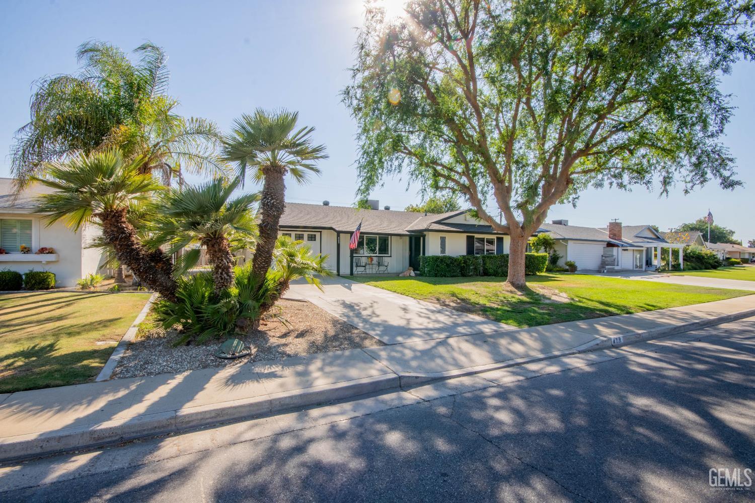Property Photo: 409 Cherry Hills Drive CA 93309