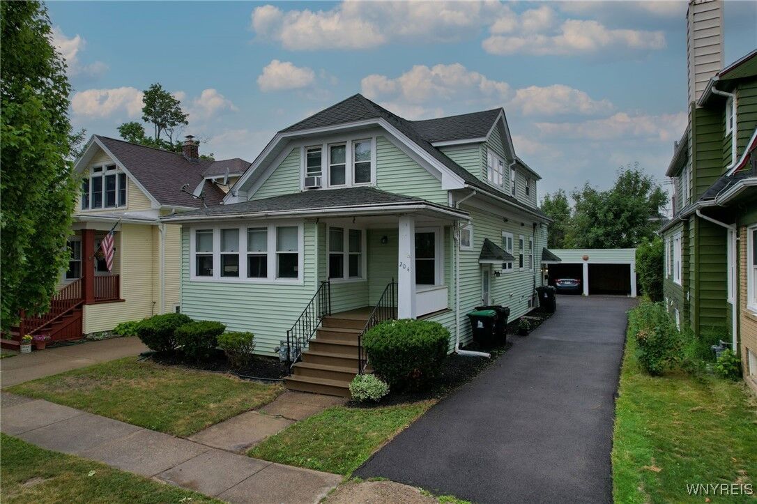 Property Photo:  204 E Hazeltine Avenue  NY 14217 