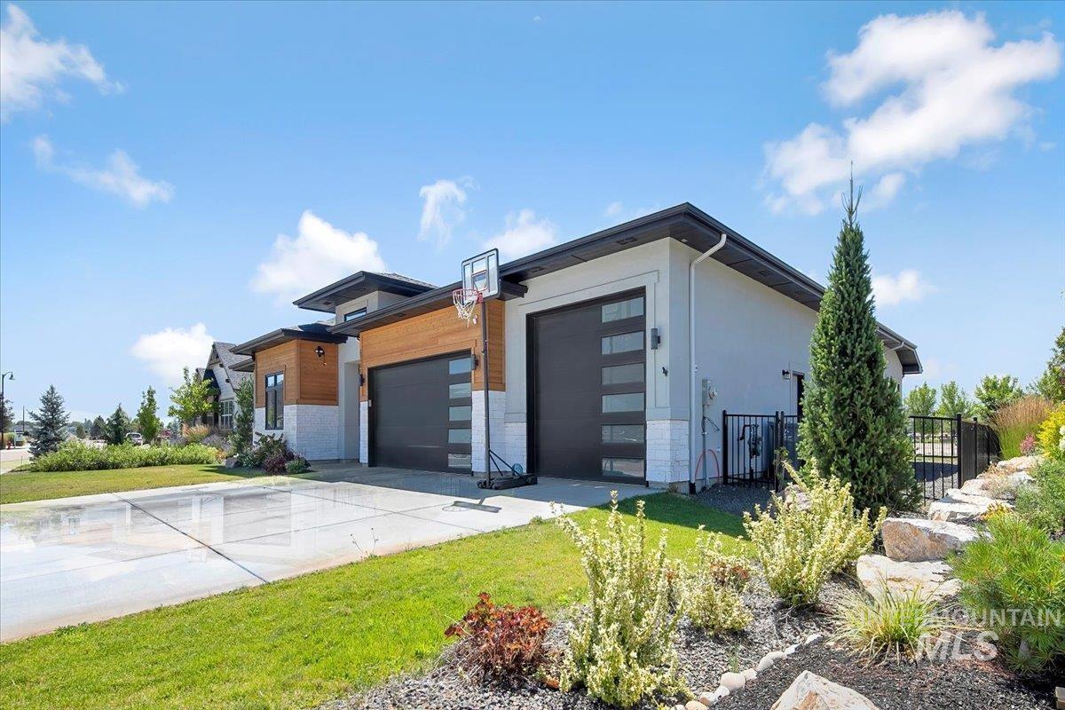 Property Photo: 6345 Chateau Ct. ID 83669