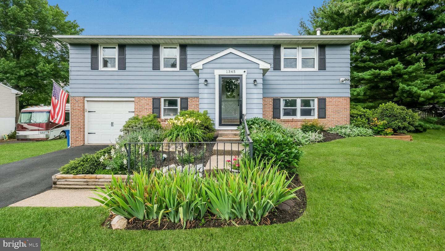 Property Photo: 1345 Meadow Lane PA 18944