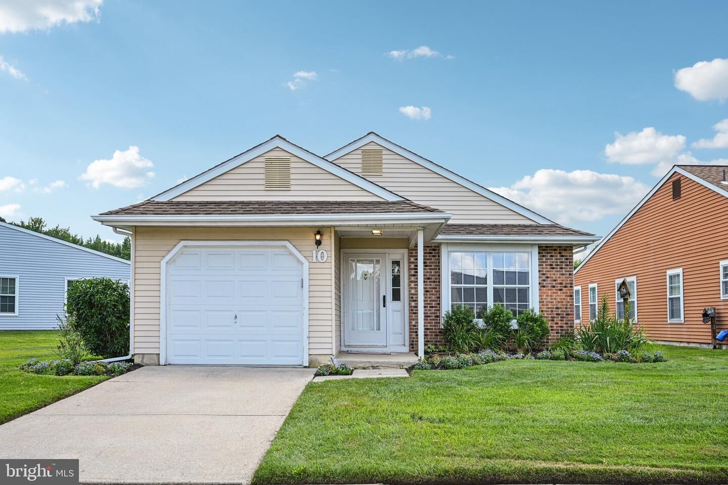 Property Photo:  10 Eddystone Way  NJ 08054 