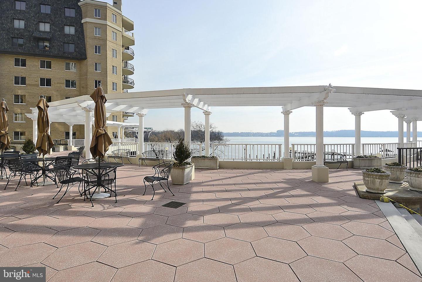 Property Photo: 1250 S Washington Street 820 VA 22314