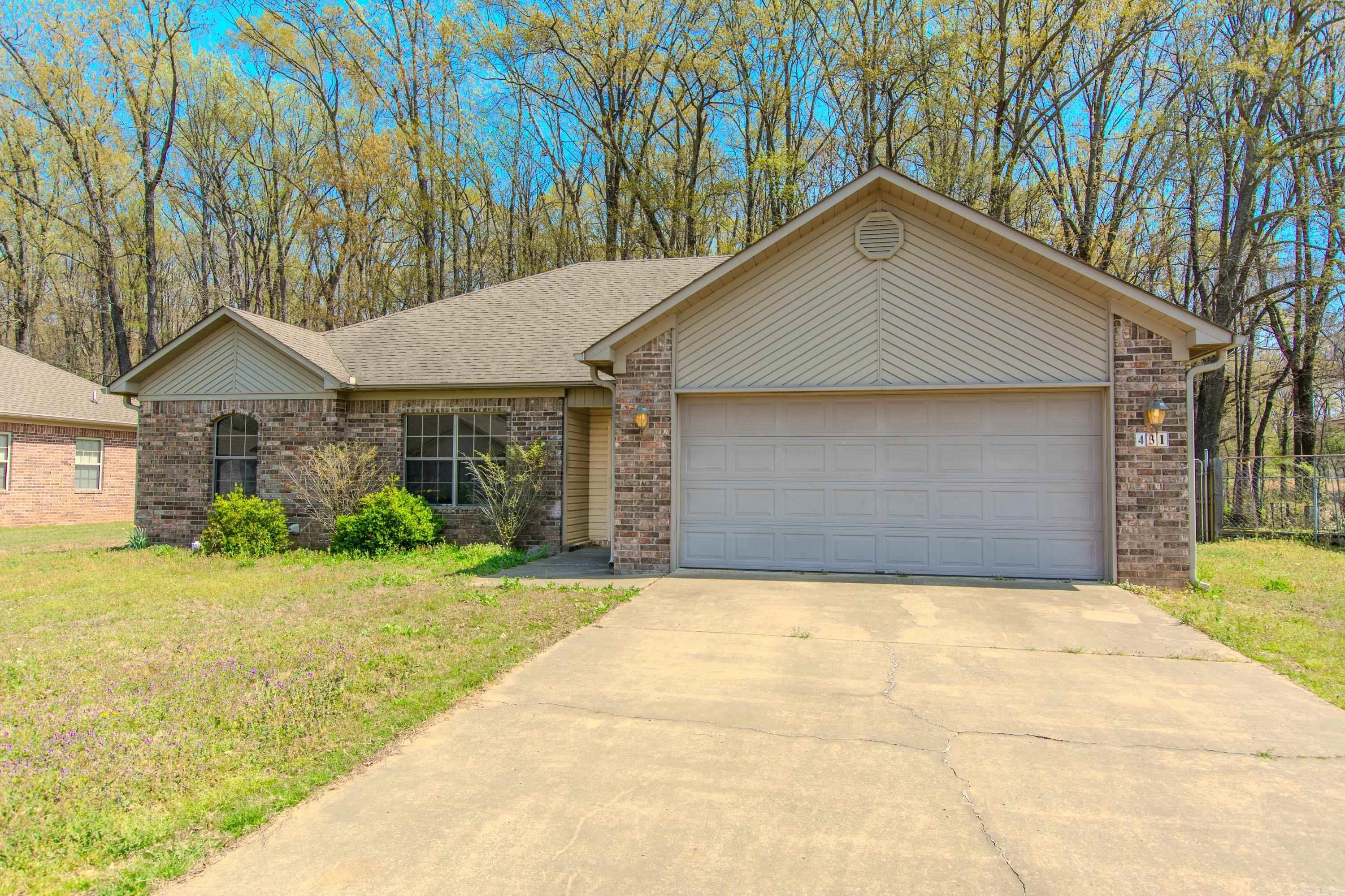 Property Photo:  431 Nottingham Dr  AR 72023 