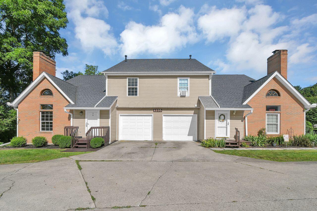 Property Photo: 1235 Pineview Trail OH 43055