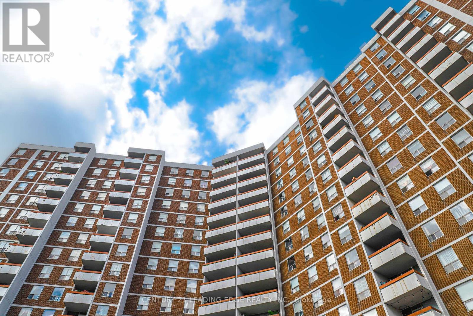 Property Photo: 10 Edgecliff Golfway 617 ON M3C 3A3