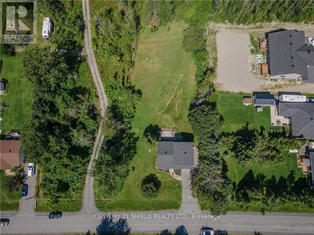 Property Photo: 521 Cheryl Street ON K6K 1N5
