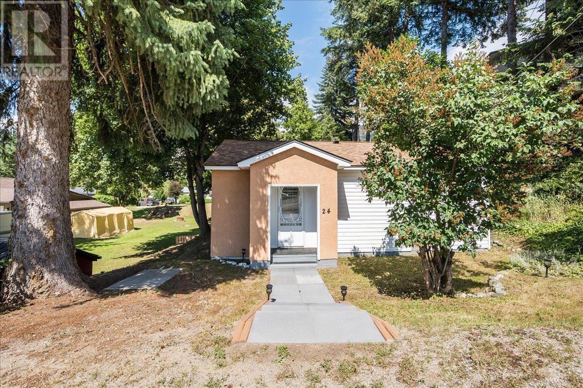 Photo de la propriété:  24 Moller Road  BC V0G 1L0 