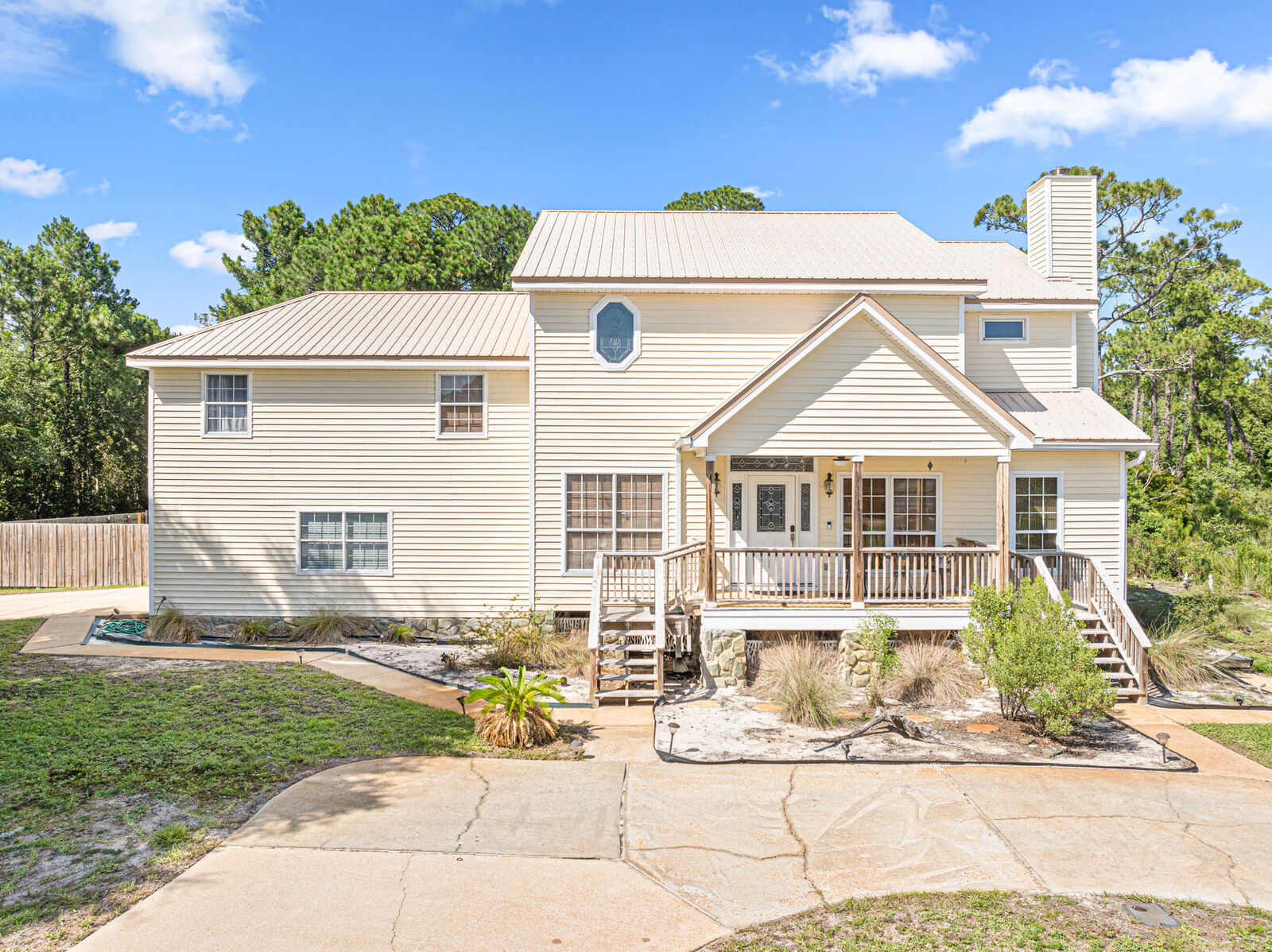Property Photo: 409 Emerald Court FL 32569