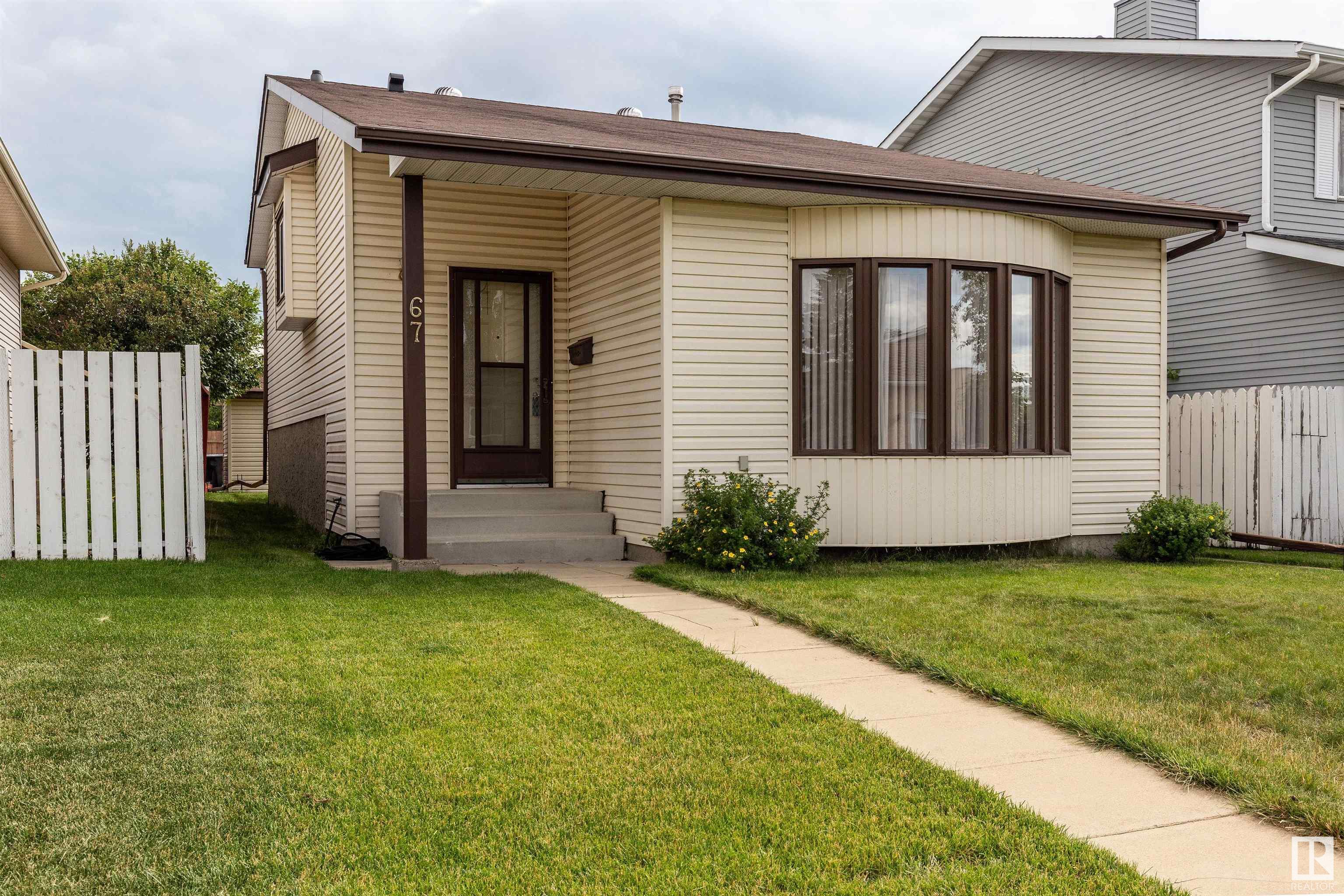 67 Kiniski Crescent NW  Edmonton AB T6L 5E3 photo