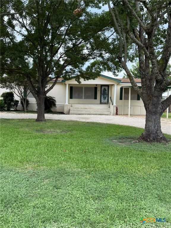 Property Photo:  612 Longhorn Trail  TX 78155 
