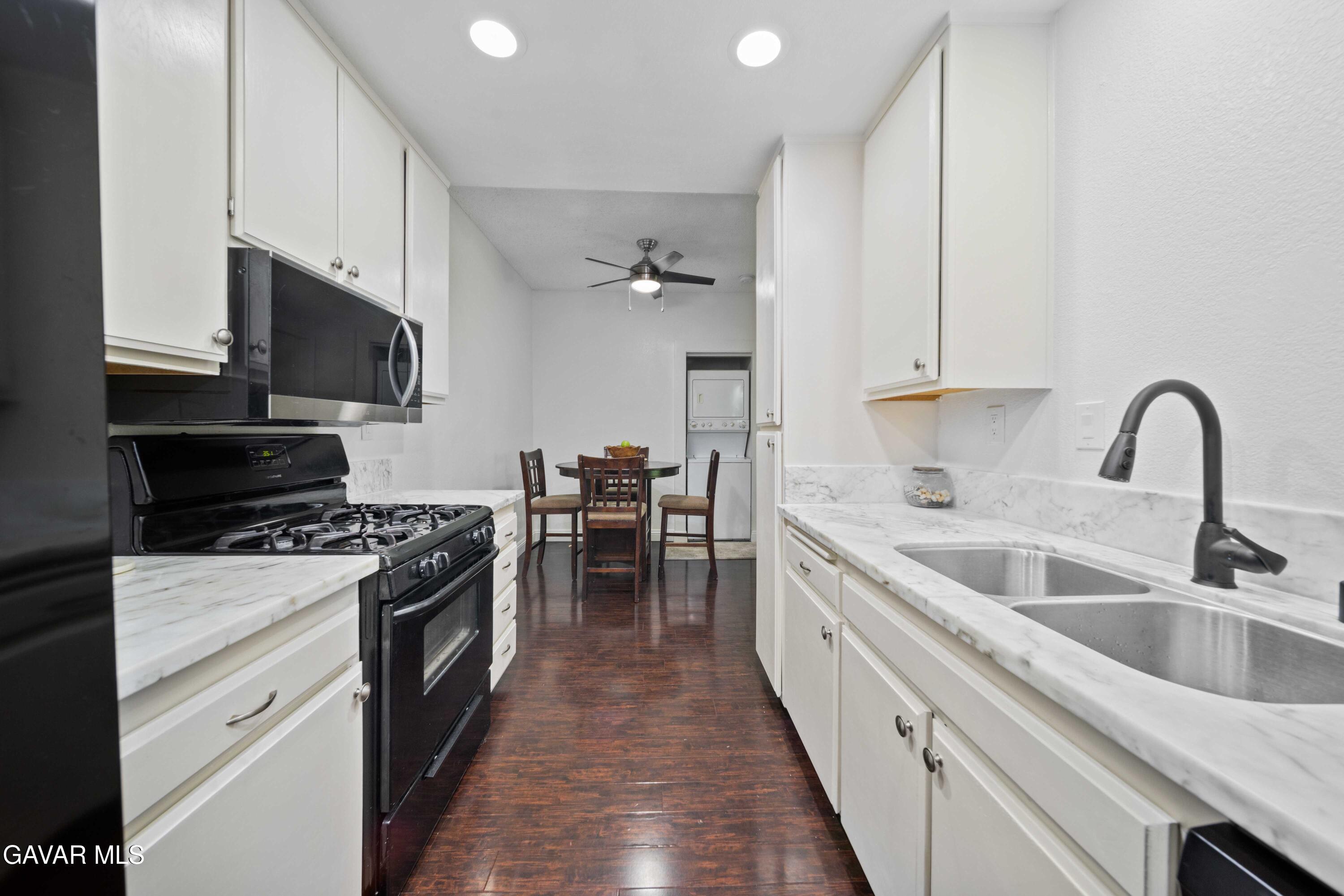 Property Photo:  2805 W Avenue K12 Apt 243  CA 93536 