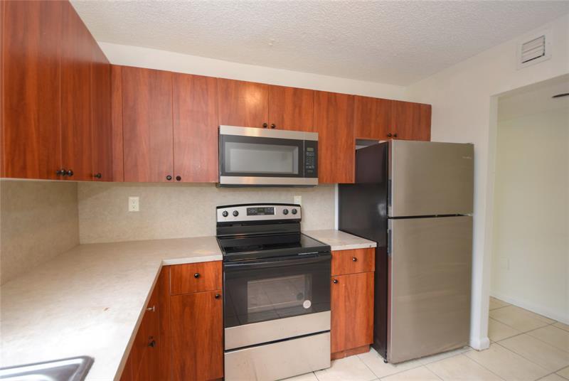 Property Photo: 1790 NW 55th Ave 202 FL 33313