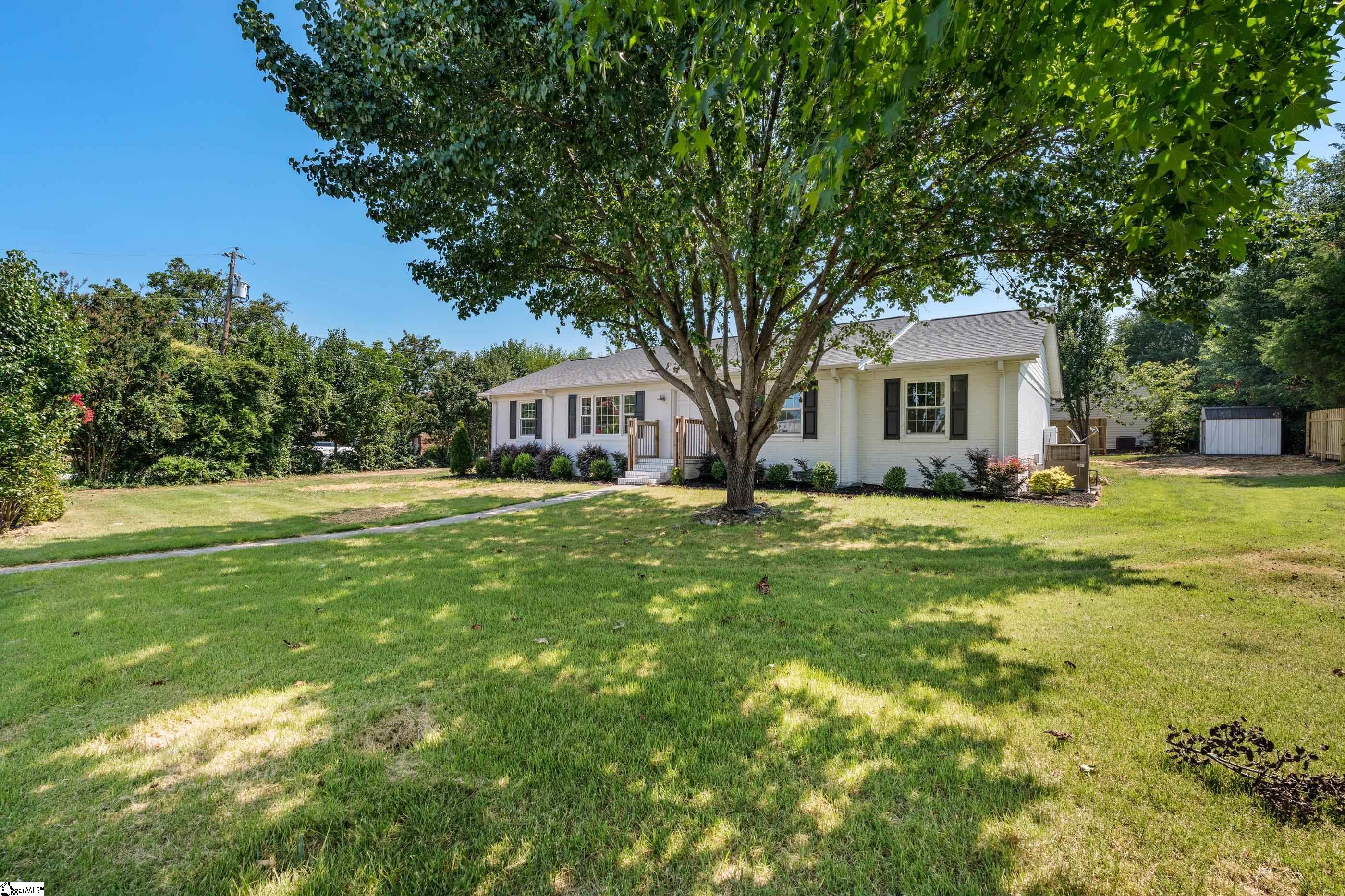 Property Photo: 320 Mitchell Road SC 29615