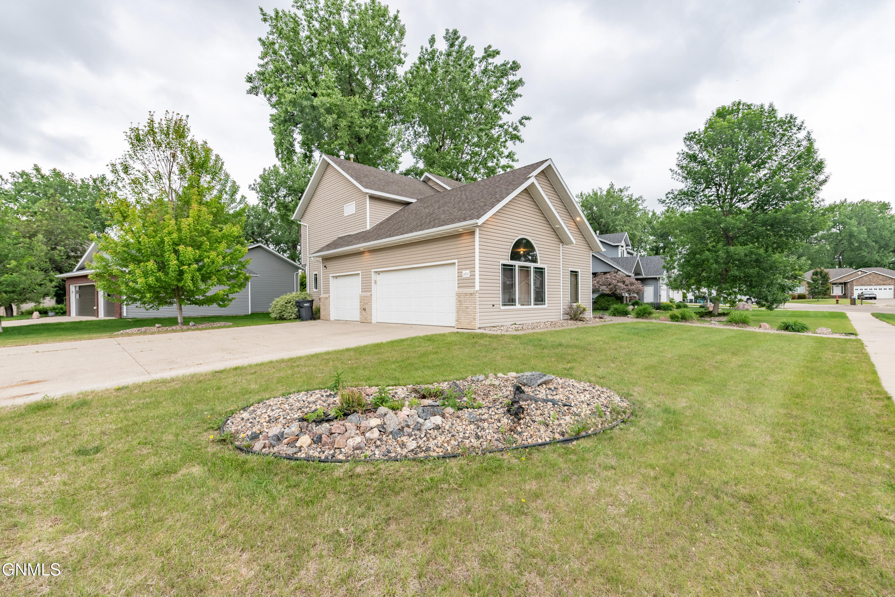 Property Photo:  3406 Heartwood Drive SE  ND 58554 