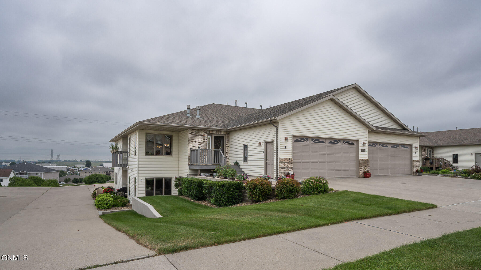1609 N 33rd Street 1  Bismarck ND 58501 photo