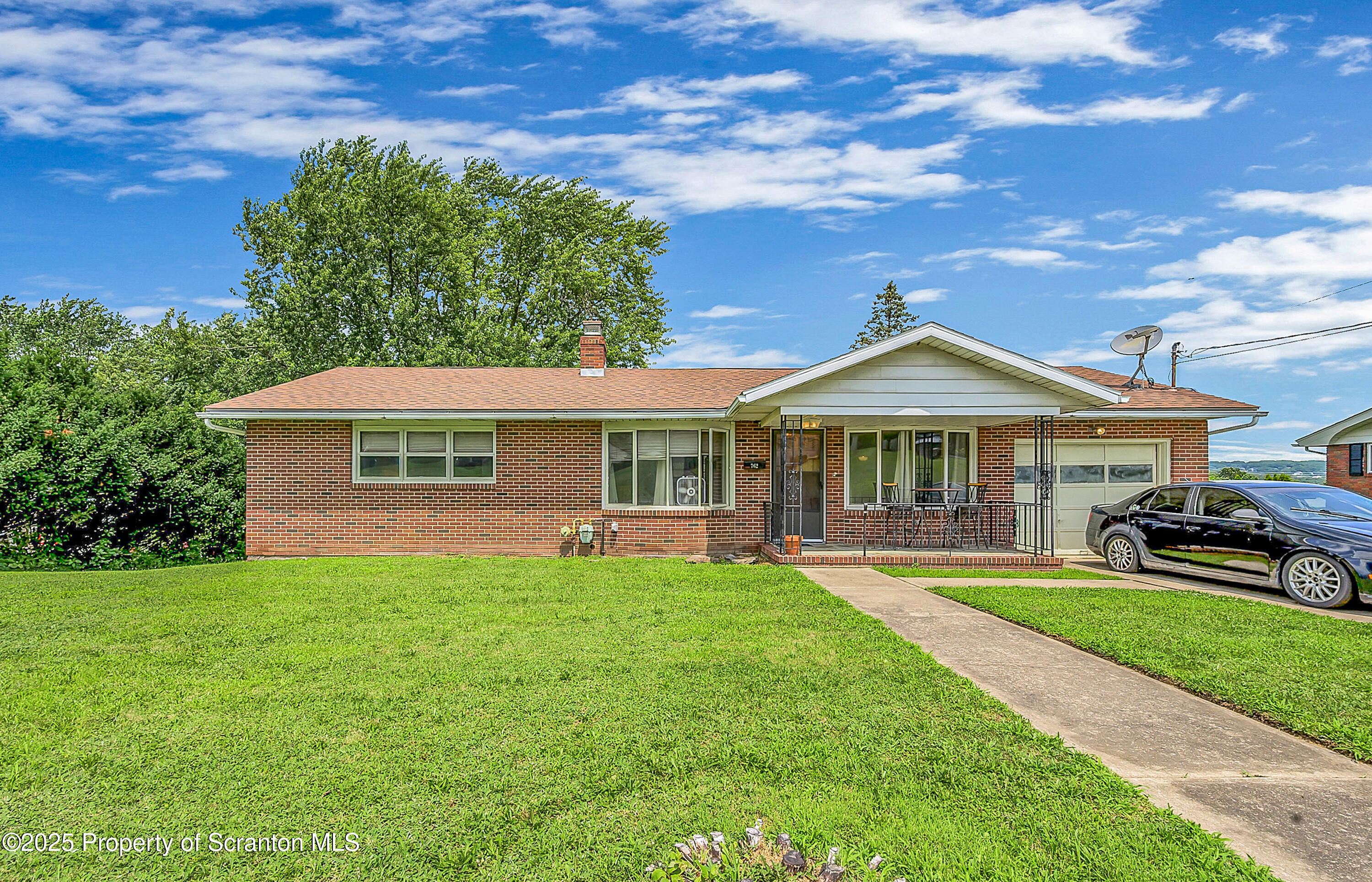 762 N Valley Avenue  Olyphant PA 18447 photo
