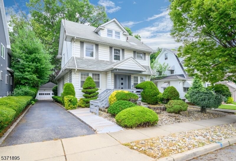 Property Photo:  390 South Pkwy  NJ 07014 