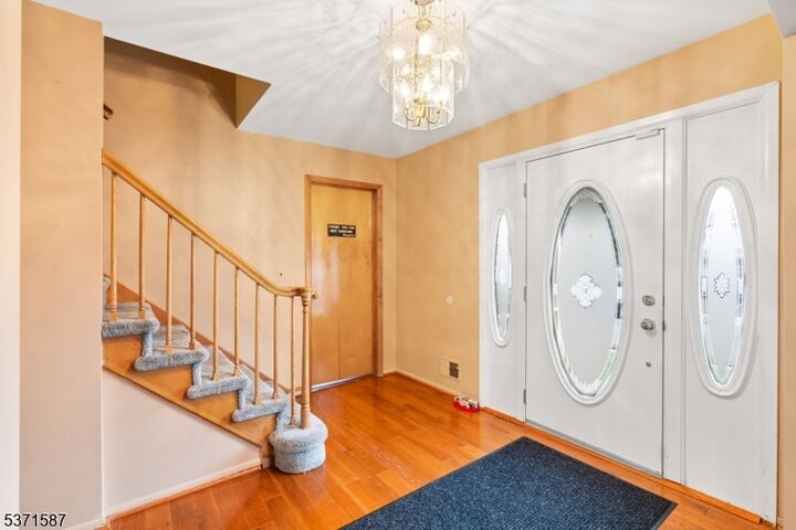 Property Photo:  14 Windsor Pl  NJ 07016 