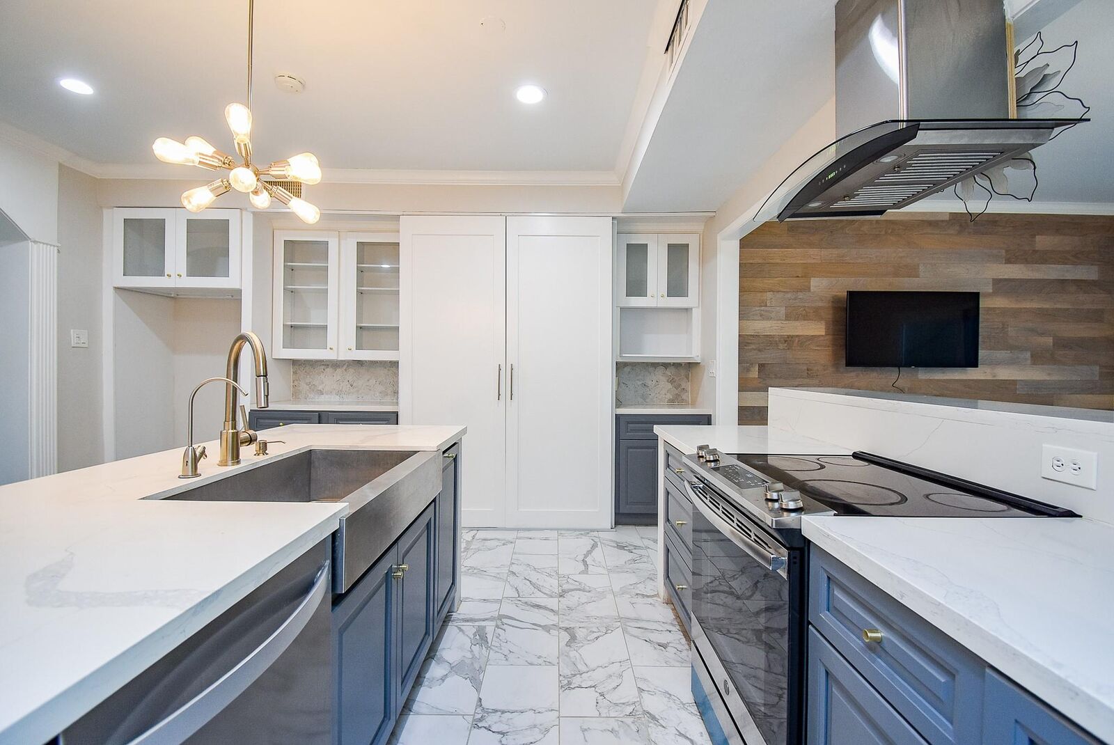 Property Photo: 201 Vanderpool Lane 27 TX 77024