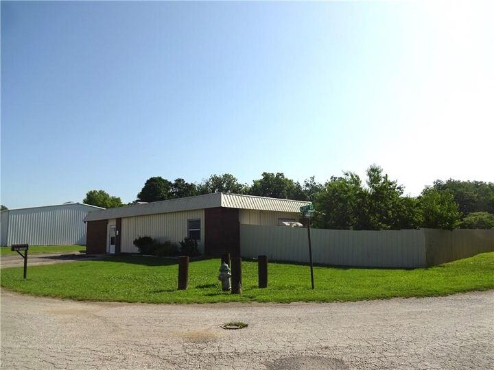 Property Photo: 832 S 19th Street KS 67301