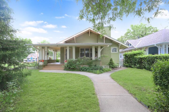 Property Photo: 2103 Washington Avenue IA 50310