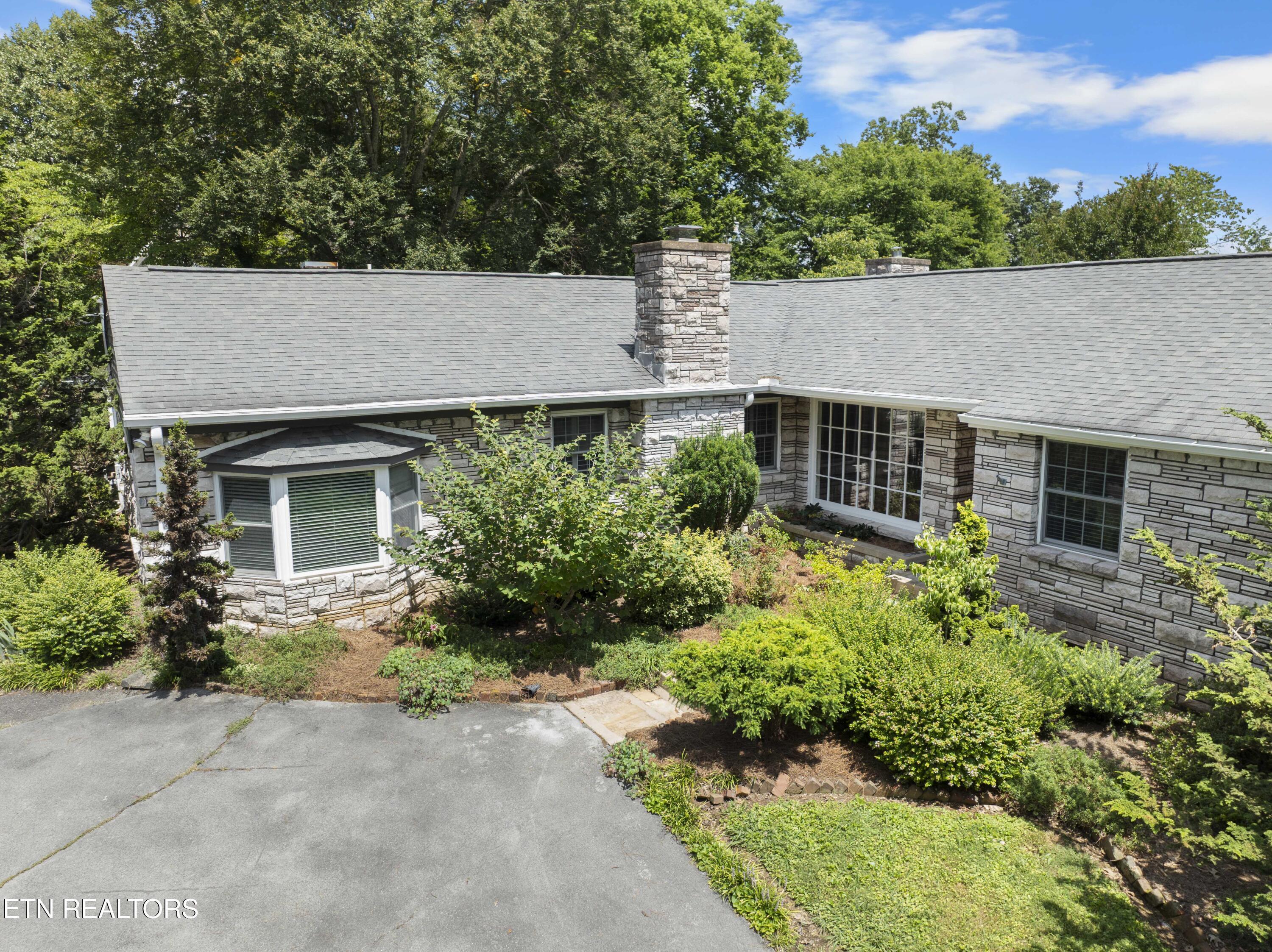 Property Photo: 5426 Gaineswood Rd TN 37918