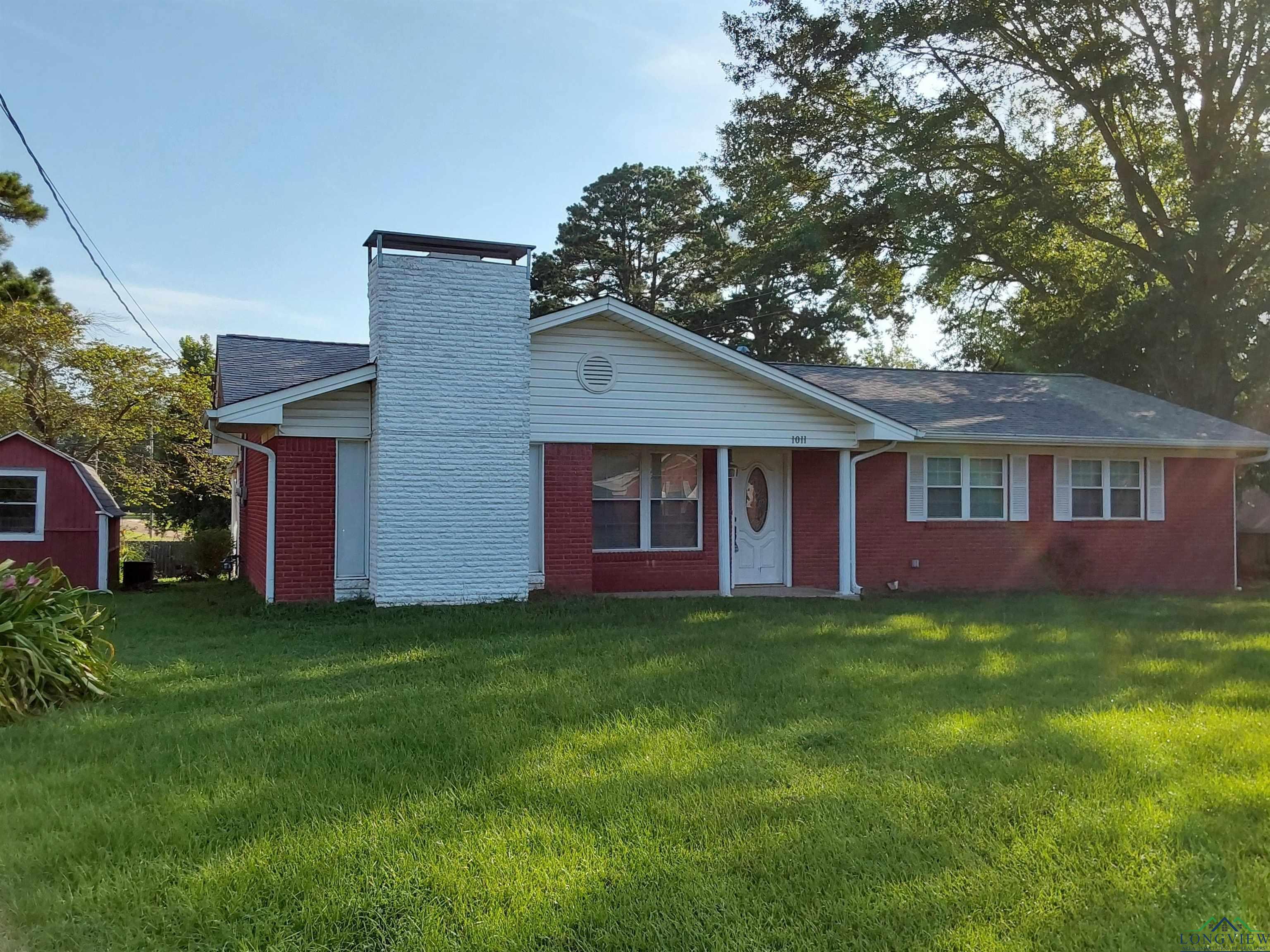 Property Photo: 1011 Hillcrest Street TX 75563