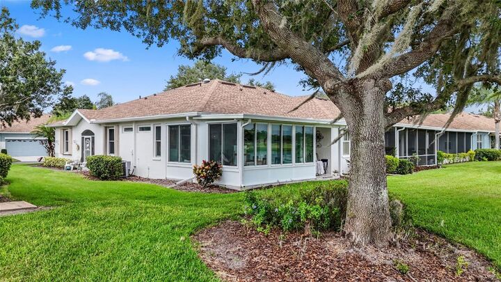 Property Photo: 1207 Huntington Greens Drive FL 33573