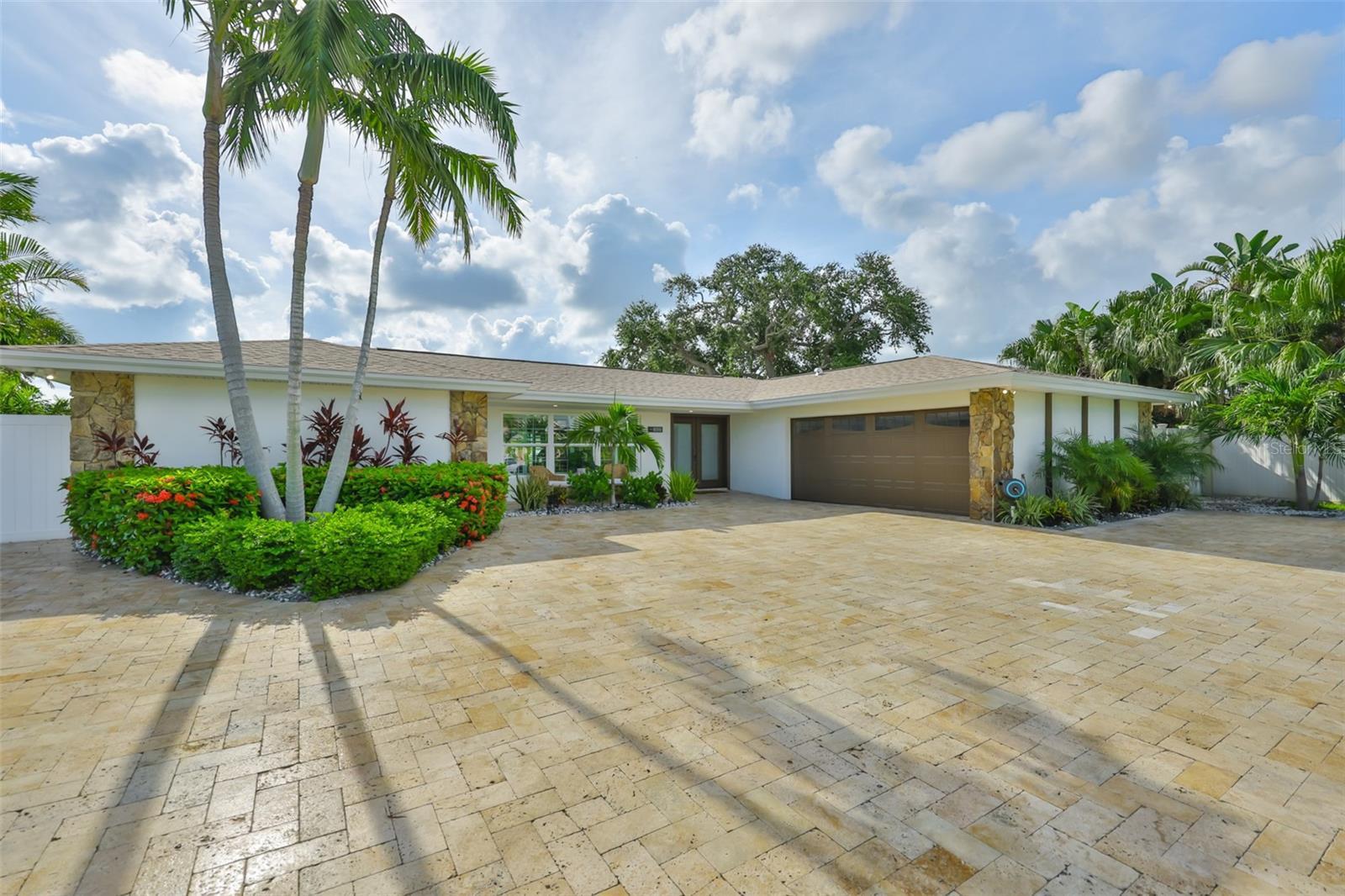 Property Photo: 101 Poinciana Lane FL 33770