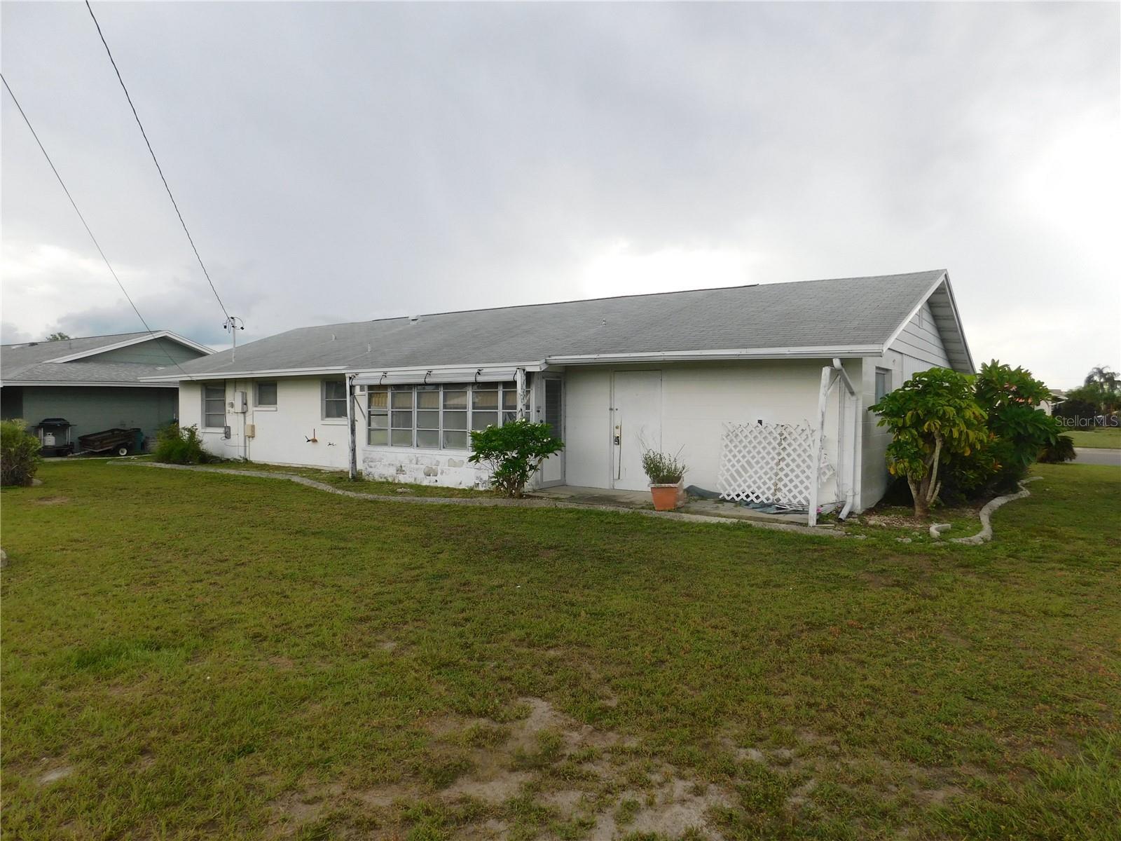 Property Photo: 1224 Valley Forge Boulevard FL 33573
