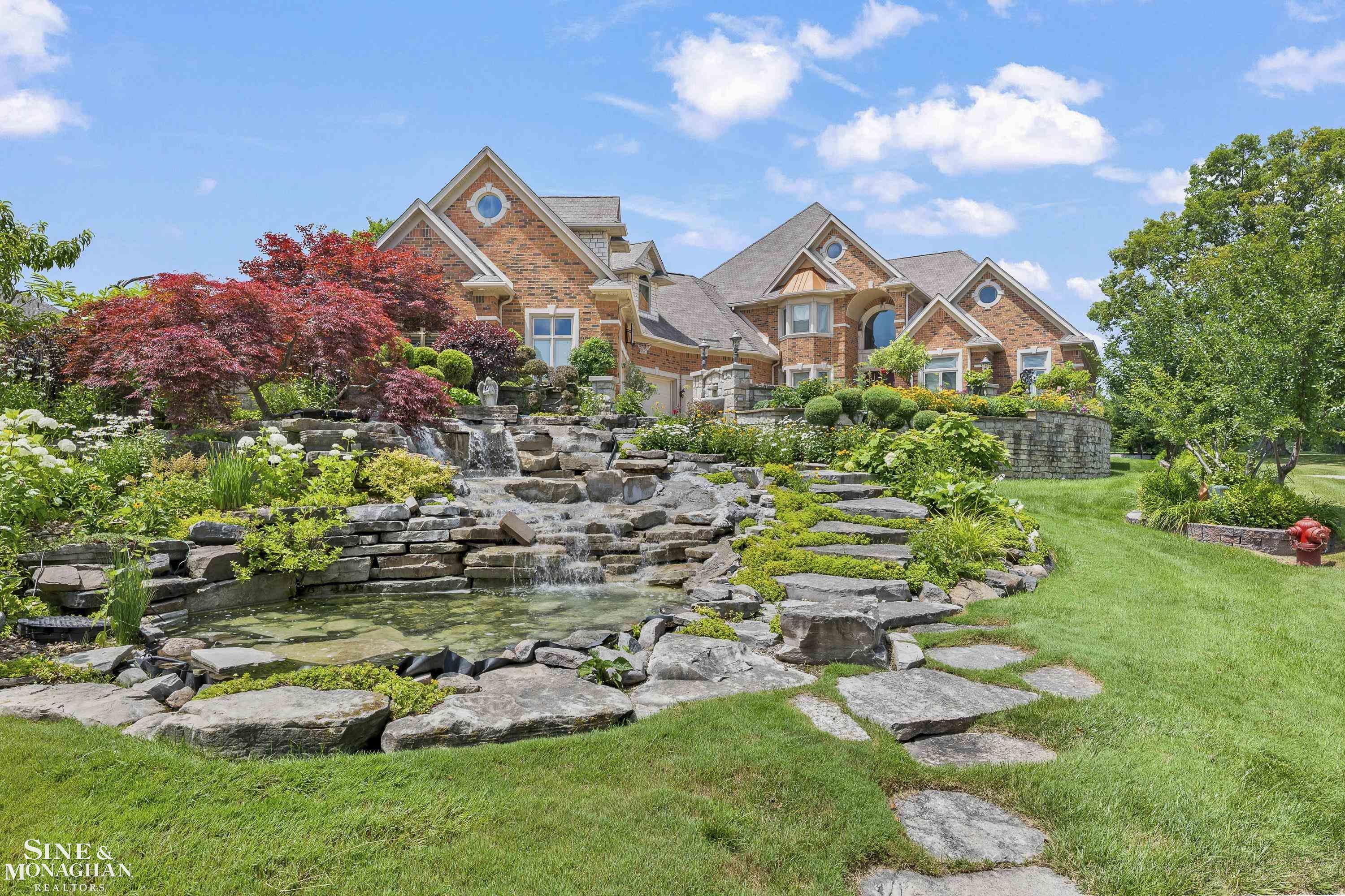 Property Photo: 404 Linkside Court MI 48079