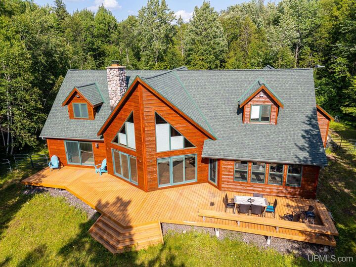 6448 Lakeshore Drive  Wakefield MI 49968 photo