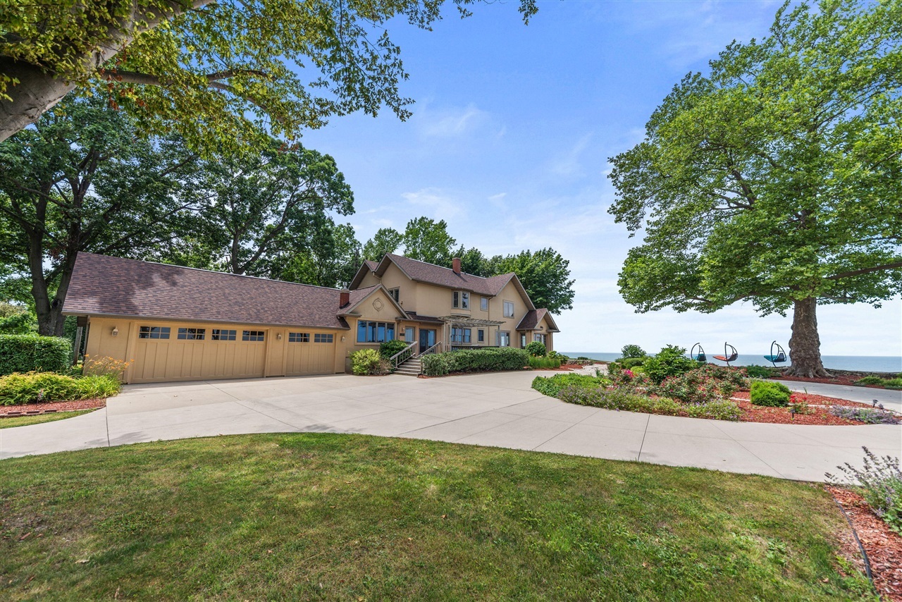 3706 Lakeshore Dr Drive  Saint Joseph MI 49085 photo