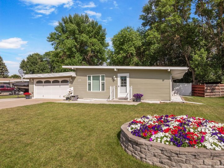 Property Photo: 133 28th St SW ND 58701