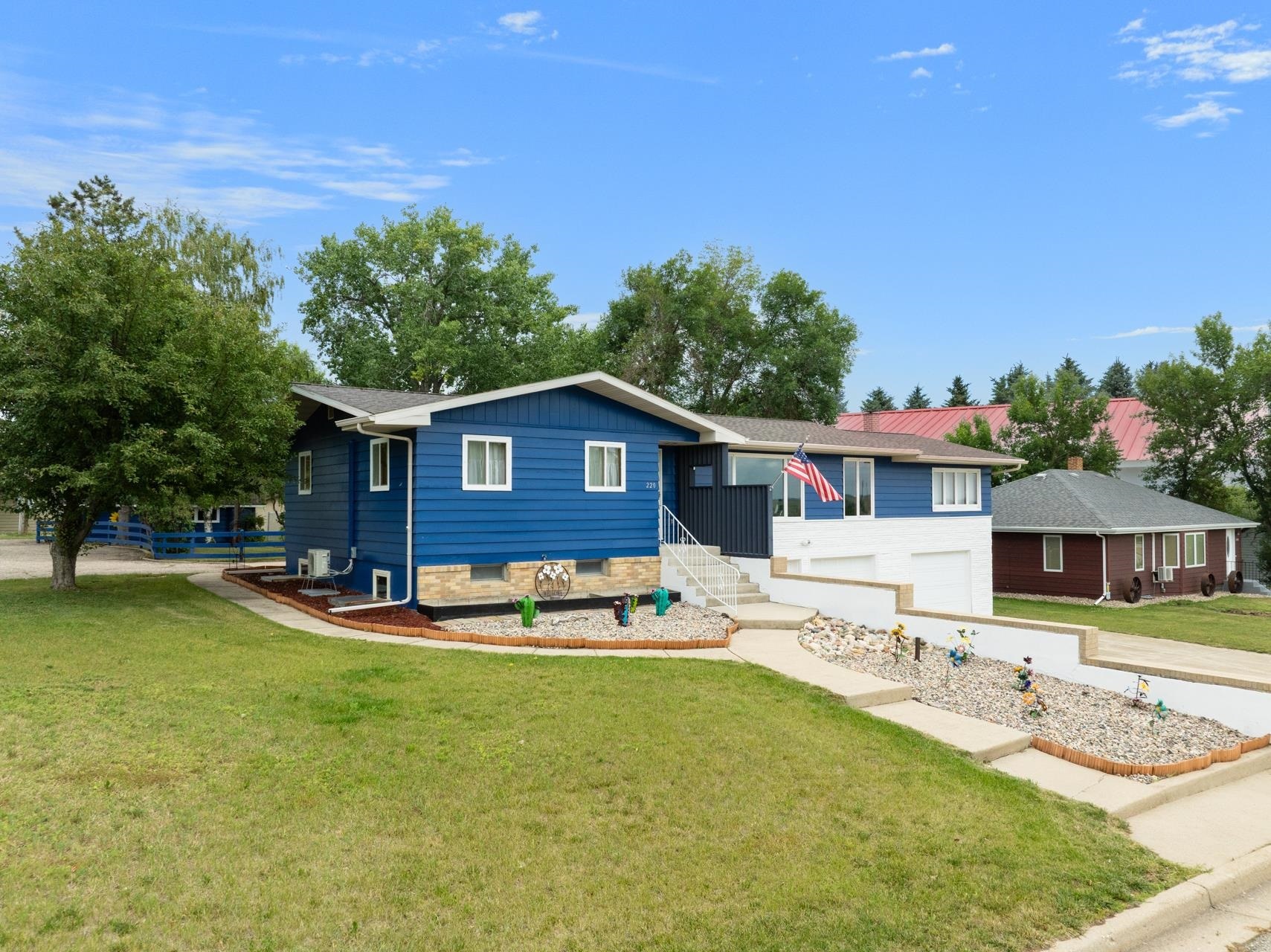 Property Photo: 220 NE 4th Ave ND 58746