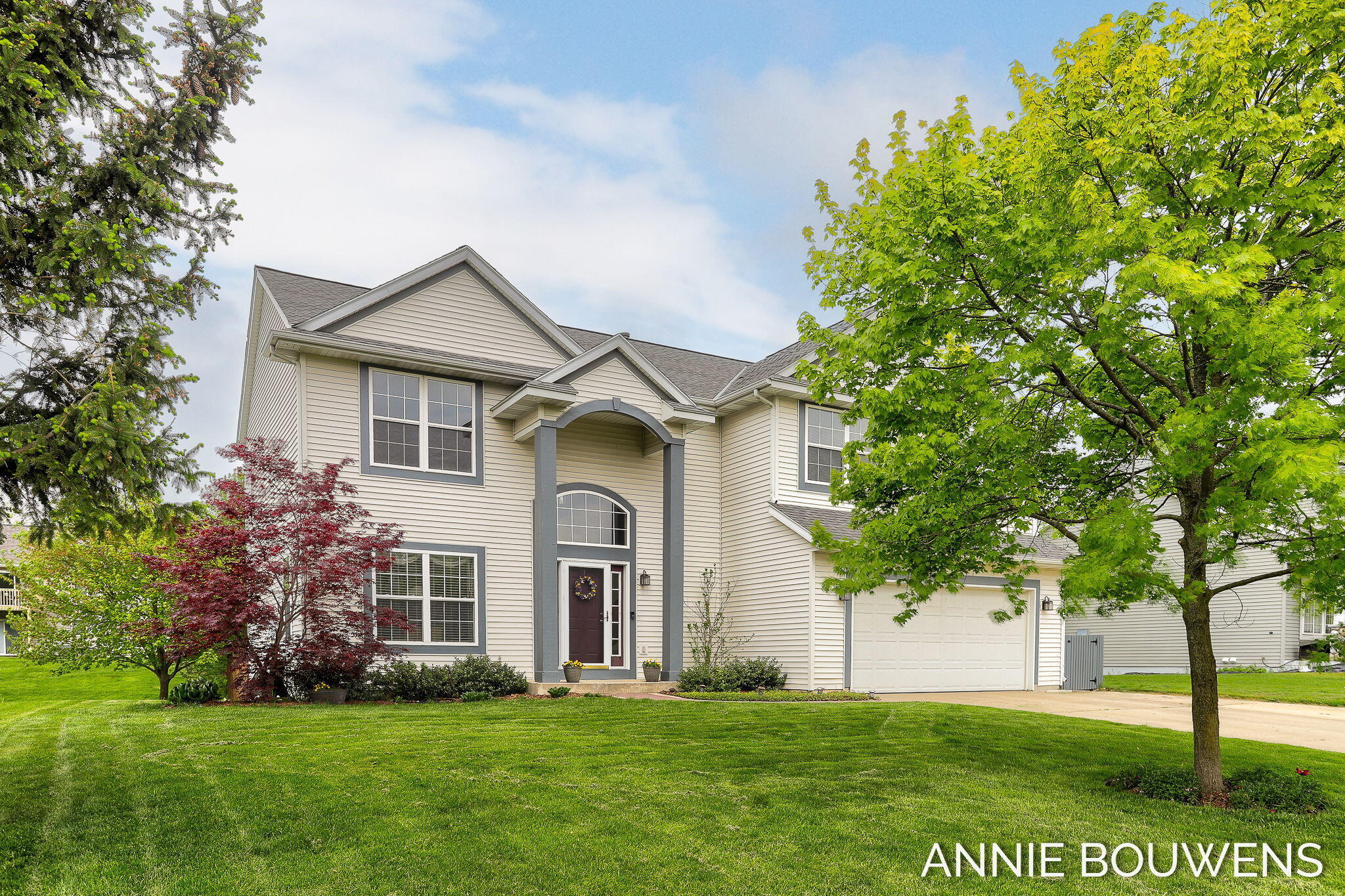 Property Photo: 10852 Thornberry Way MI 49464