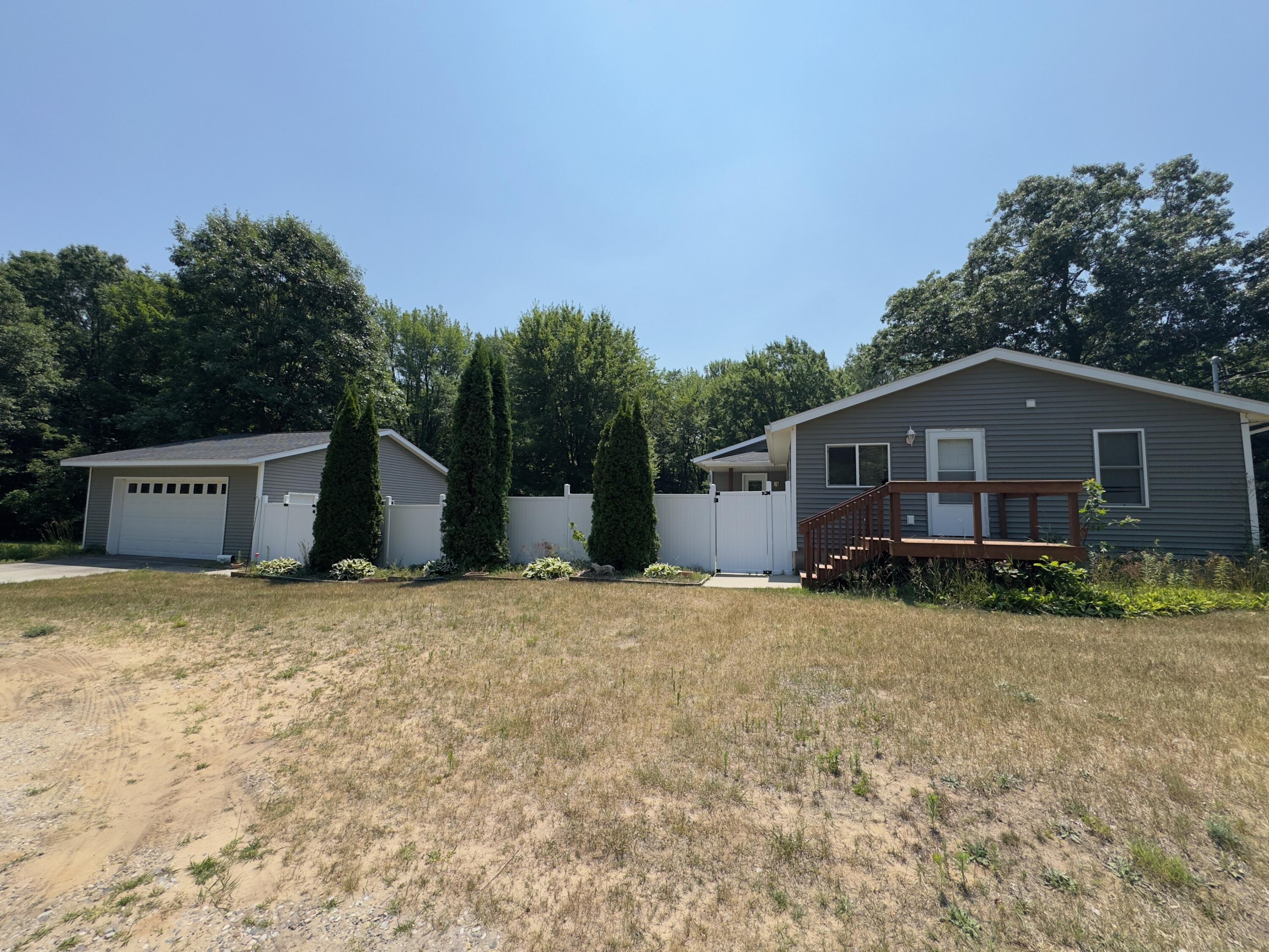 Property Photo: 3855 E Sternberg Road MI 49415