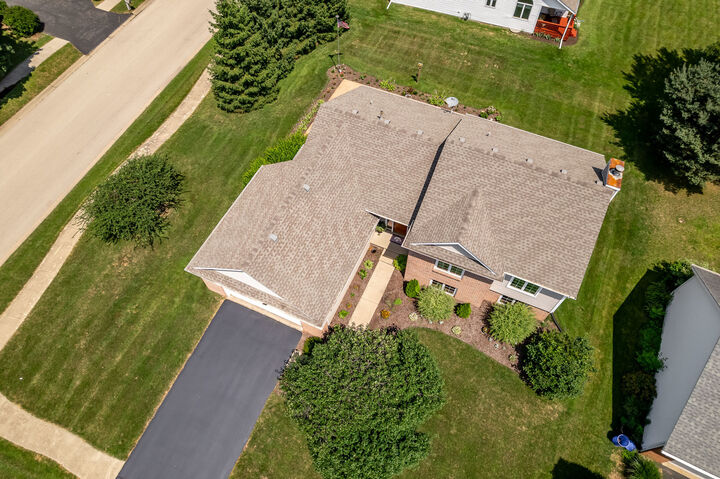 Property Photo: 6934 Hedge Cliff Court IL 61114