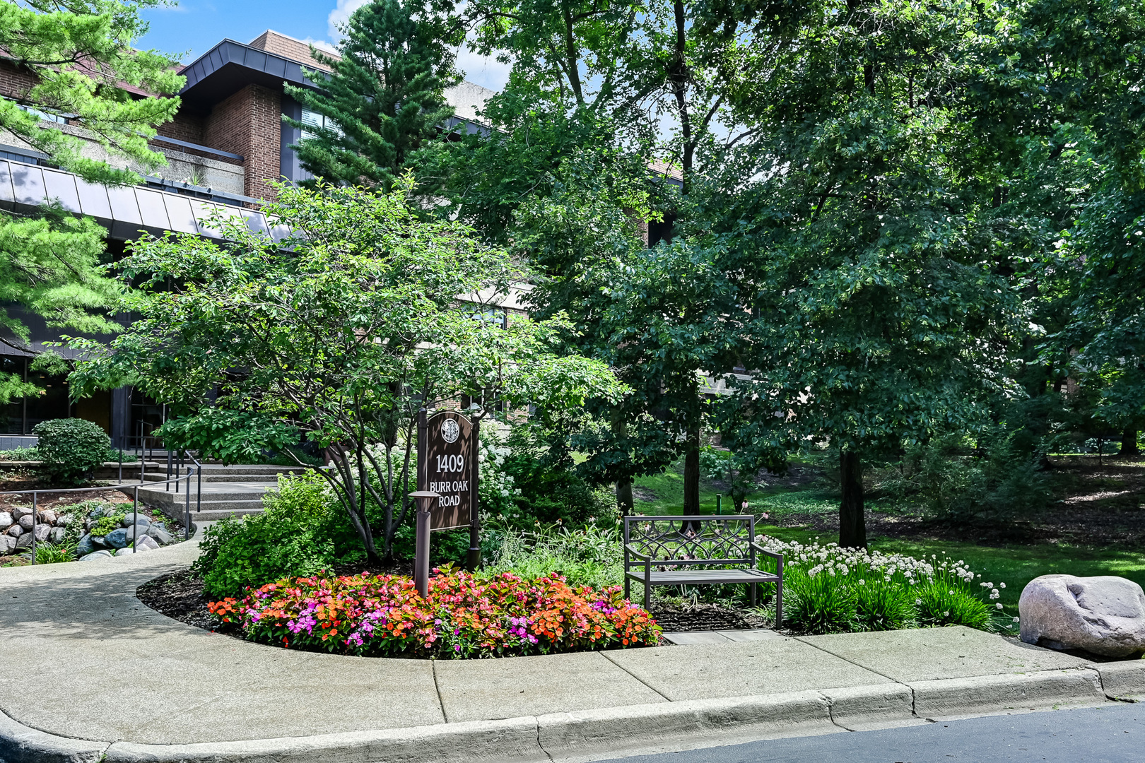 Property Photo:  1409 Burr Oak Road 414A  IL 60521 