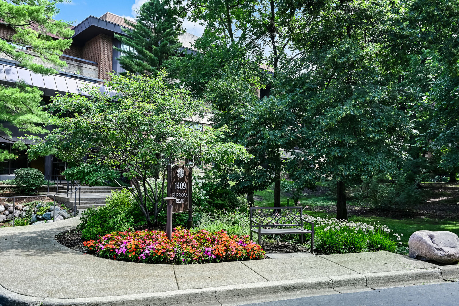 Property Photo:  1409 Burr Oak Road 414A  IL 60521 