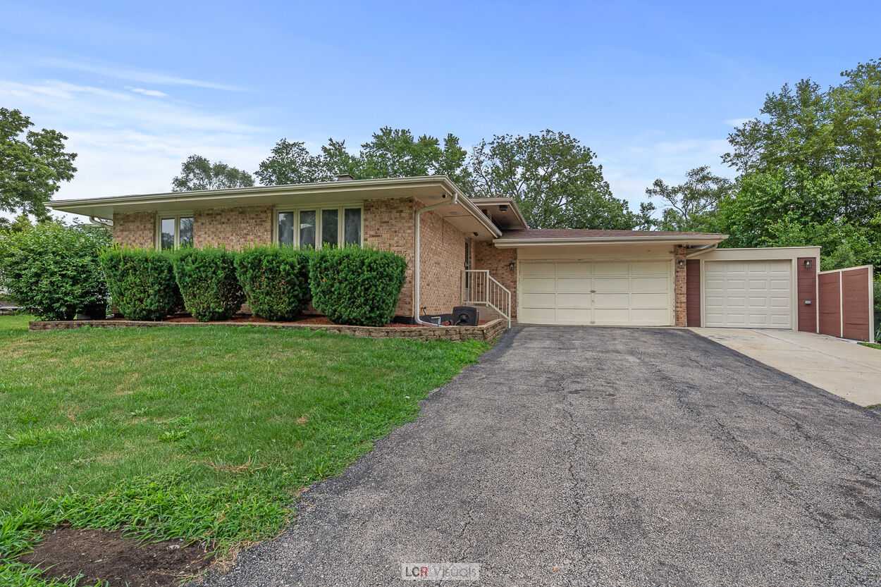 Property Photo:  2N439 Virginia Avenue  IL 60137 