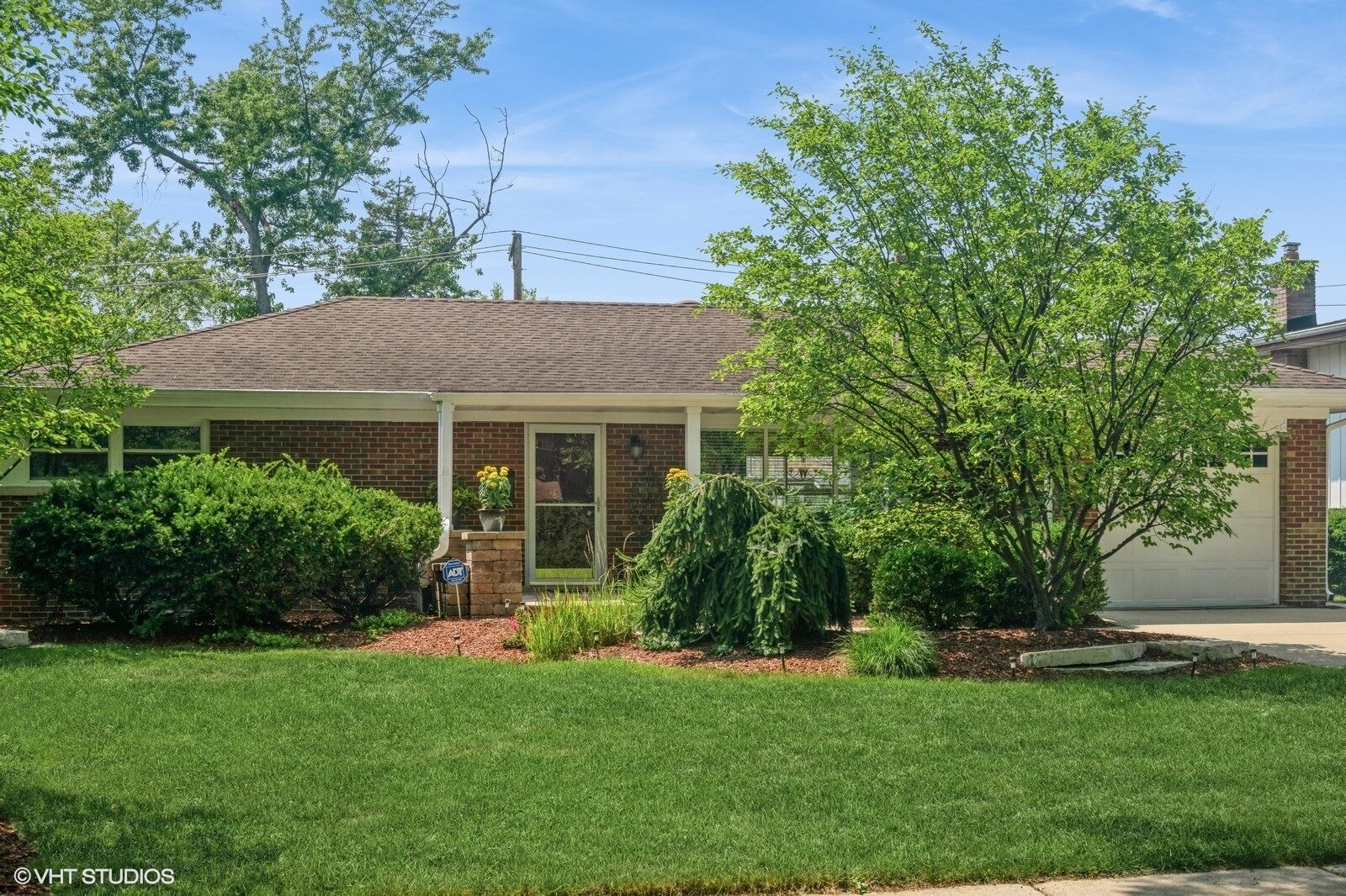 Property Photo:  904 S Tower Drive  IL 60056 