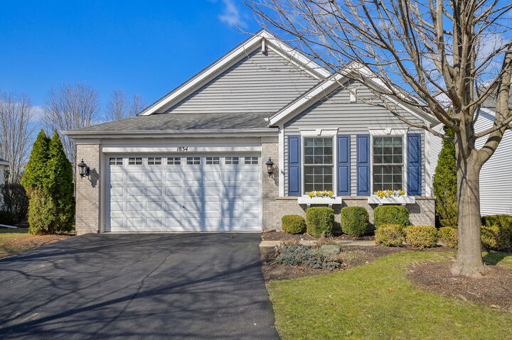 Property Photo: 1834 Highbury Lane IL 60502