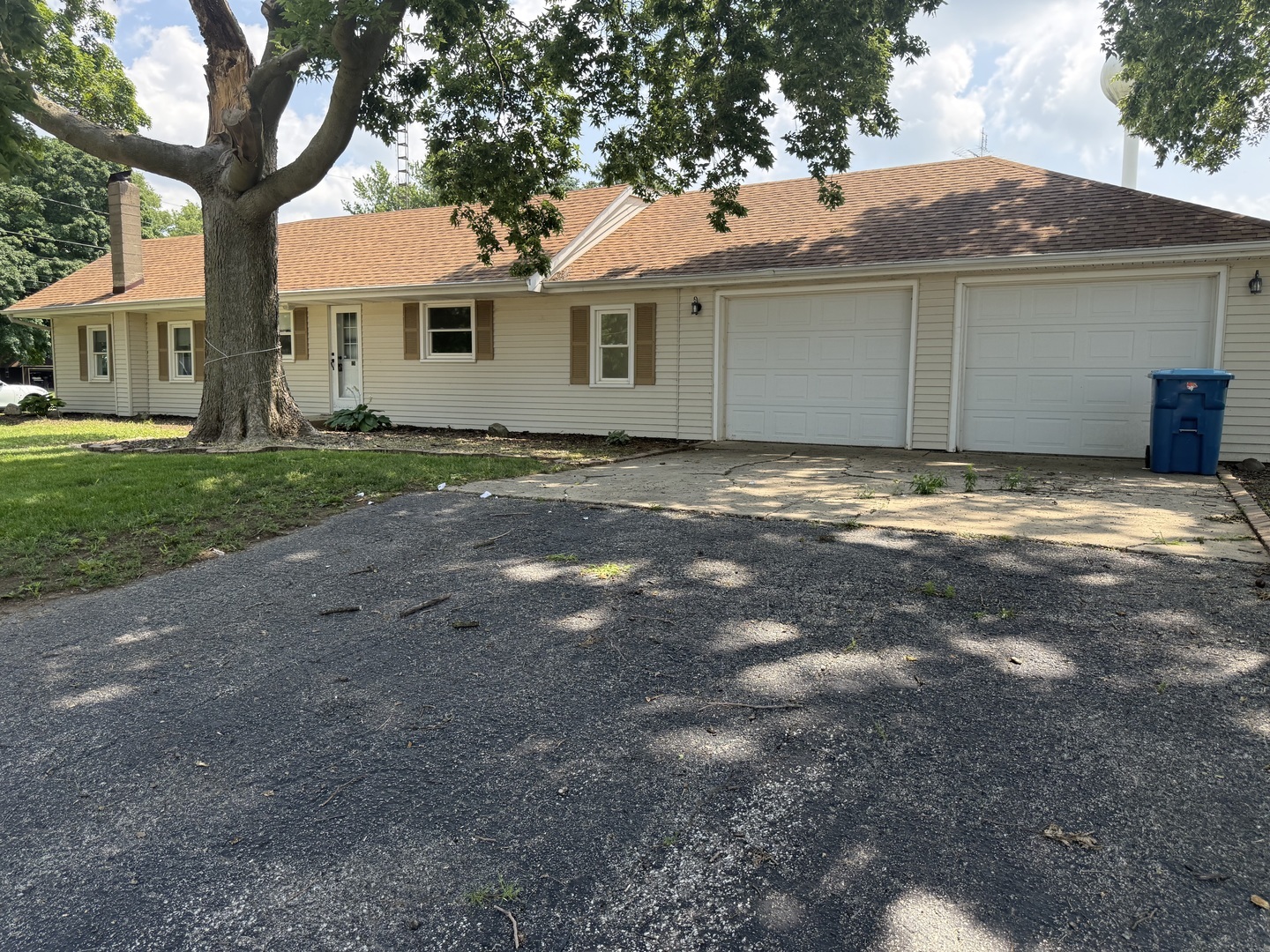 Property Photo: 126 N 8th Street IL 61327