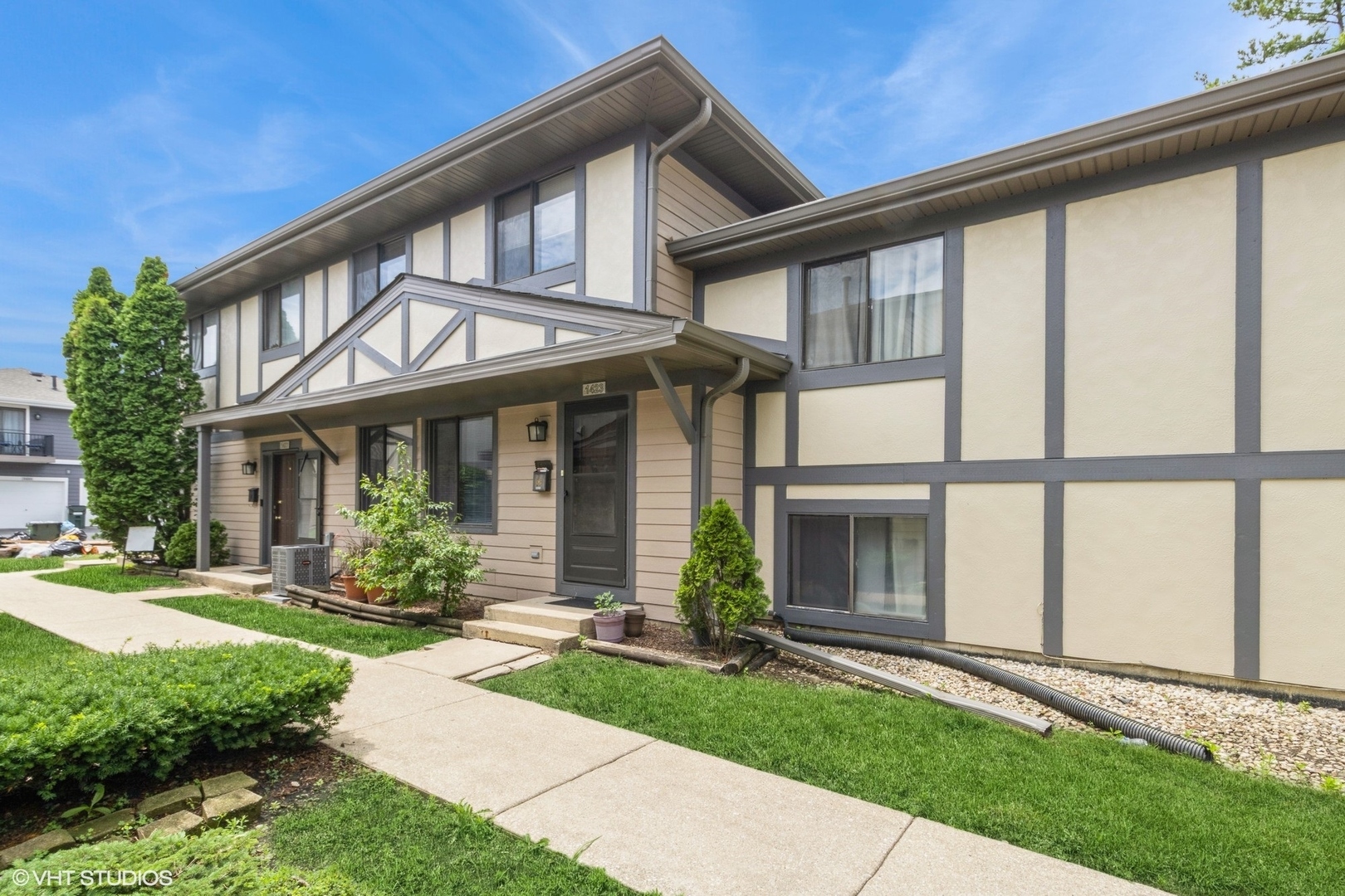 Property Photo: 1423 Sacramento Drive 1423 IL 60133