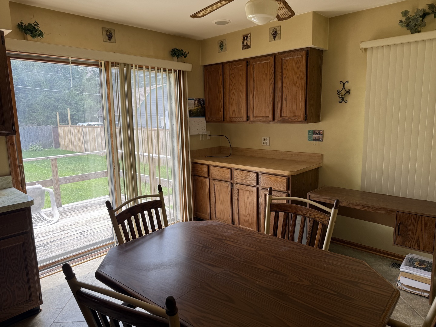 Property Photo: 1709 E Kensington Road IL 60056